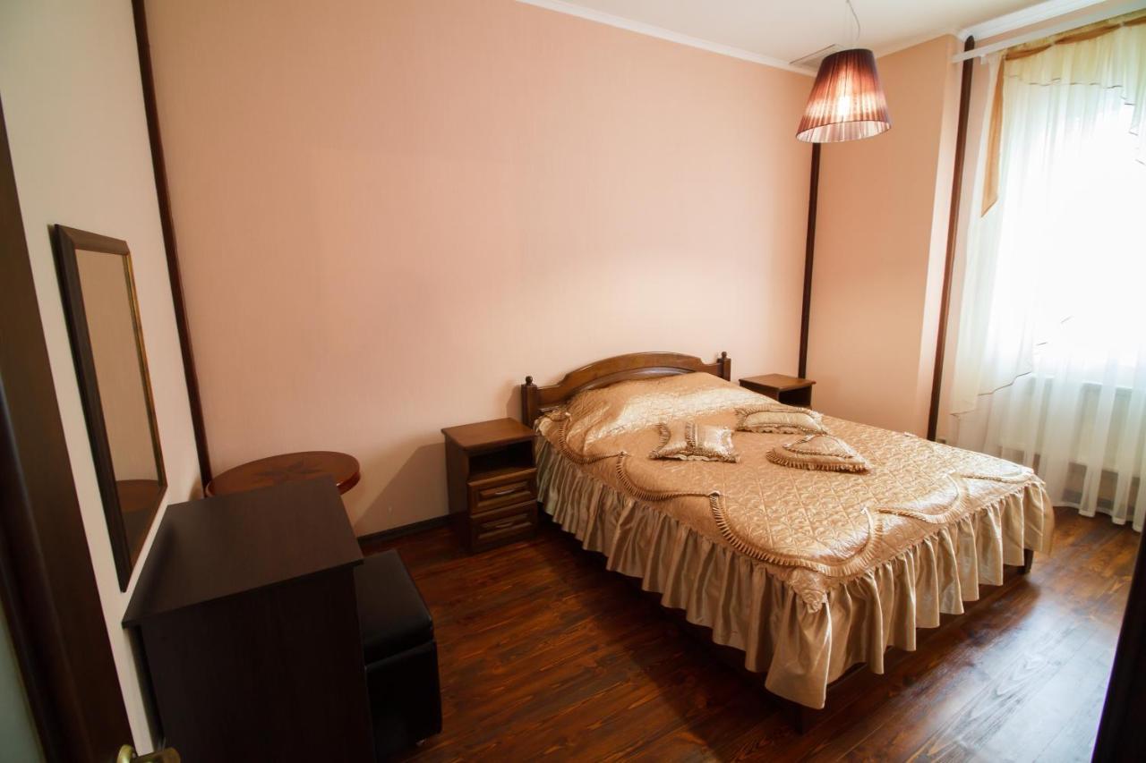 Hotel On Khmelnytskogo 8 Харків Екстер'єр фото