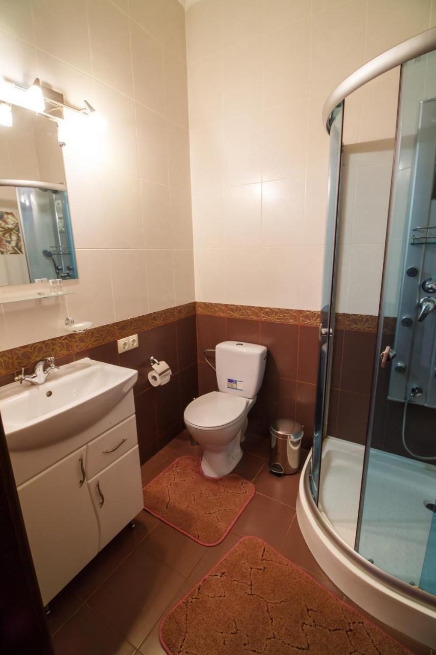 Hotel On Khmelnytskogo 8 Харків Екстер'єр фото